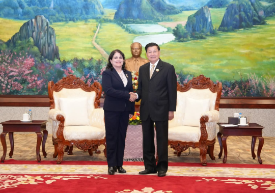 Cuban Communist Party Delegation Pays Courtesy Call on Lao President